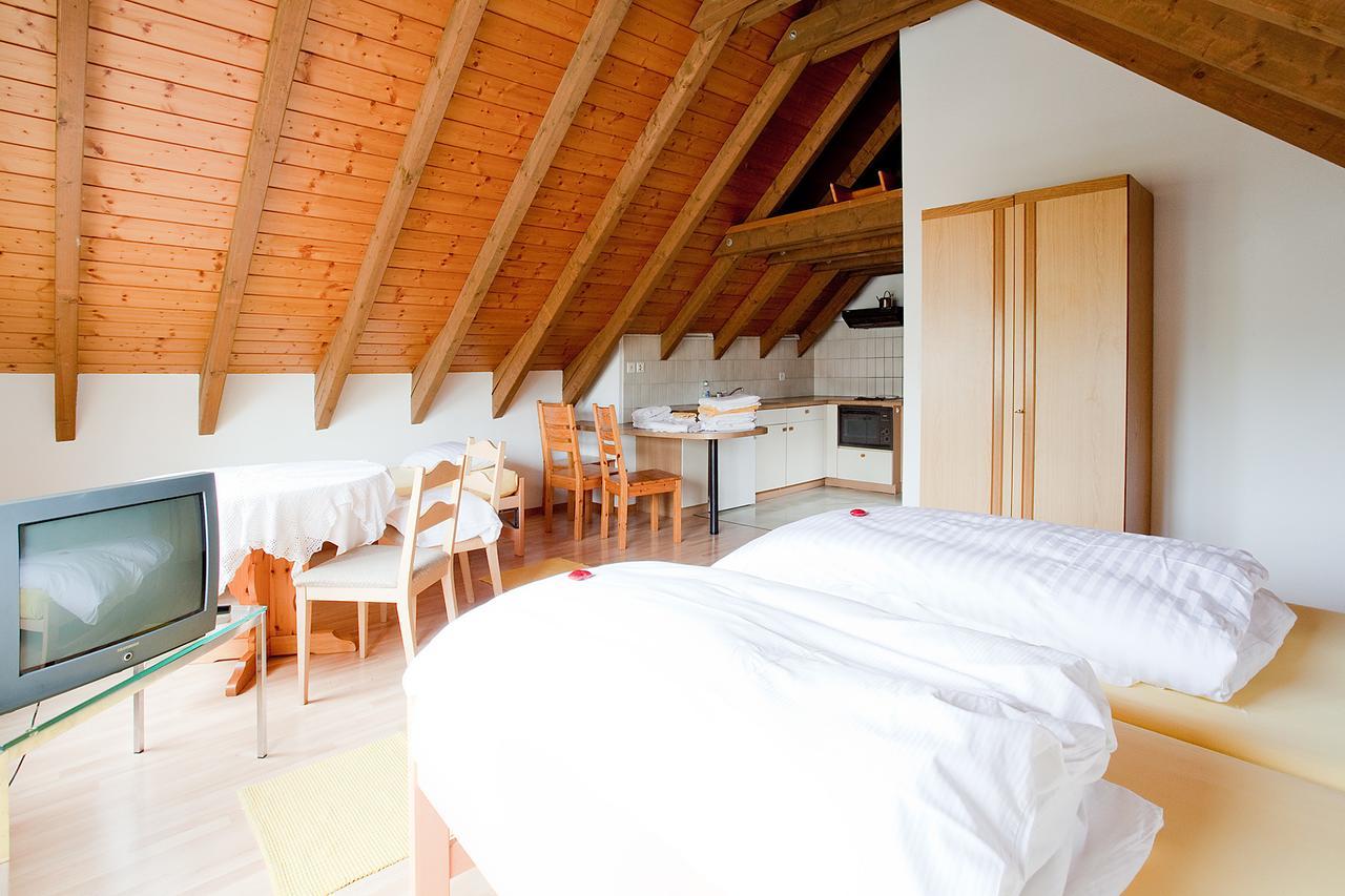 Freihof Embrach Bed & Breakfast Exterior photo